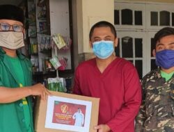 Penyerahan bantuan APD oleh GP Ansor Cipongkor